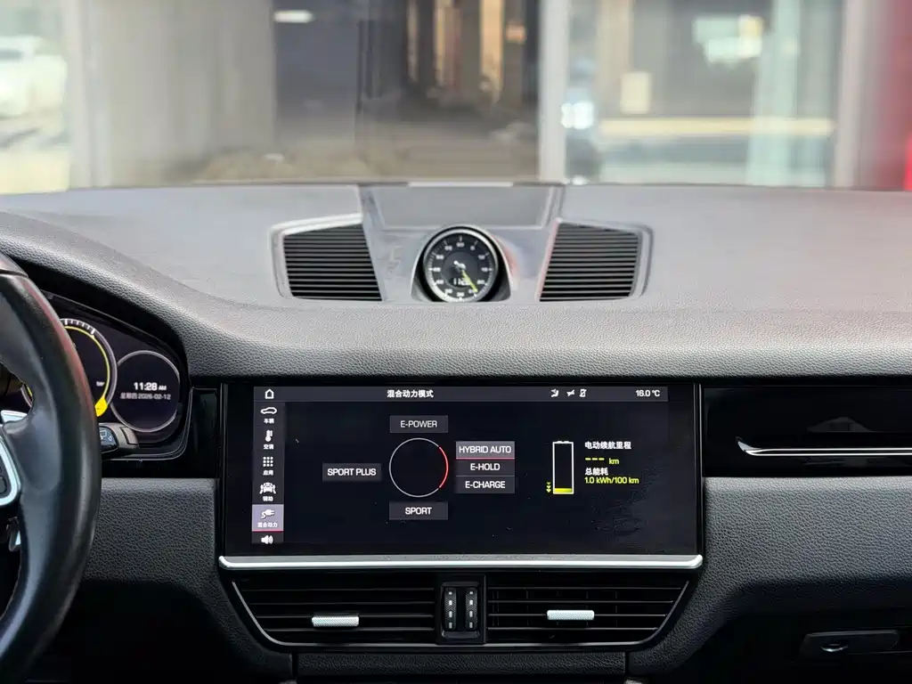 Porsche Cayenne Hybrid — миниатюра 13