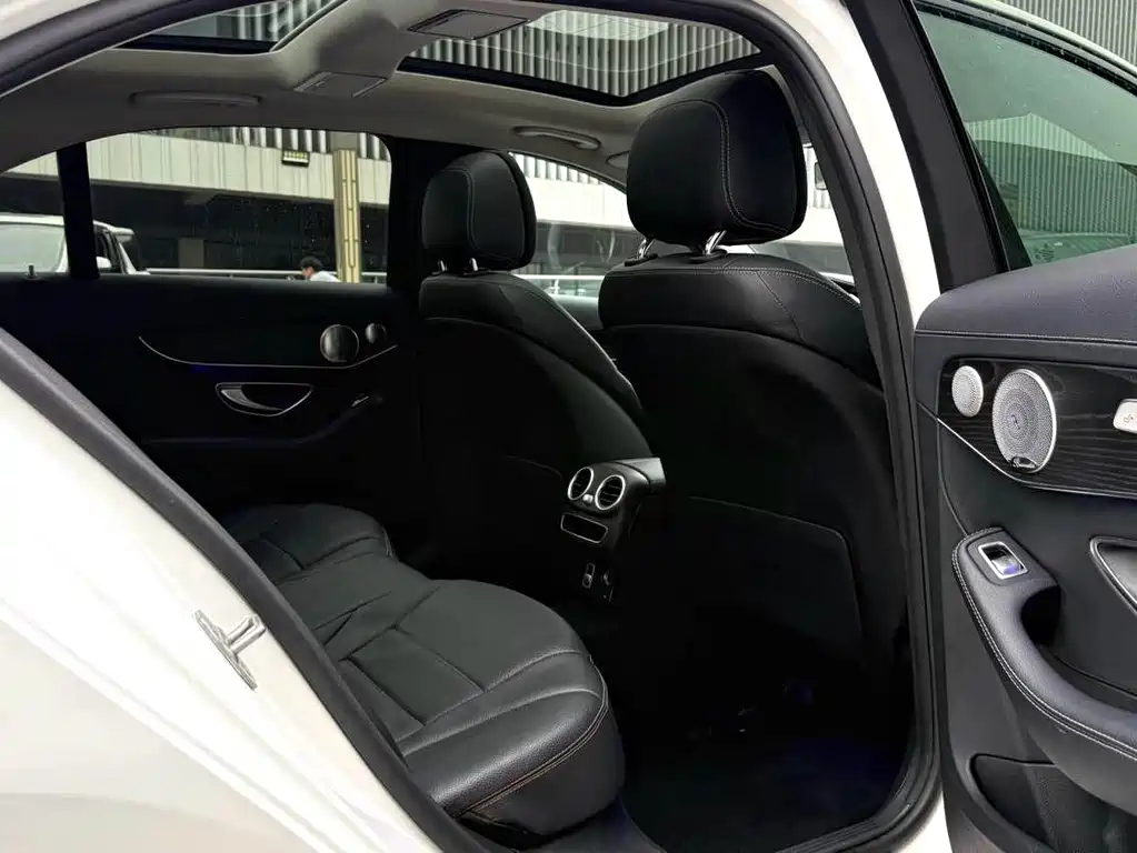 Mercedes-Benz C-Class — миниатюра 13