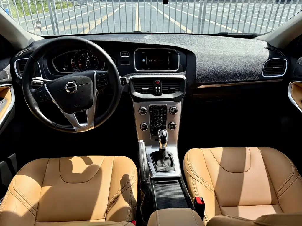 Volvo V40 T3 Smart Elegant Edition, фото 9