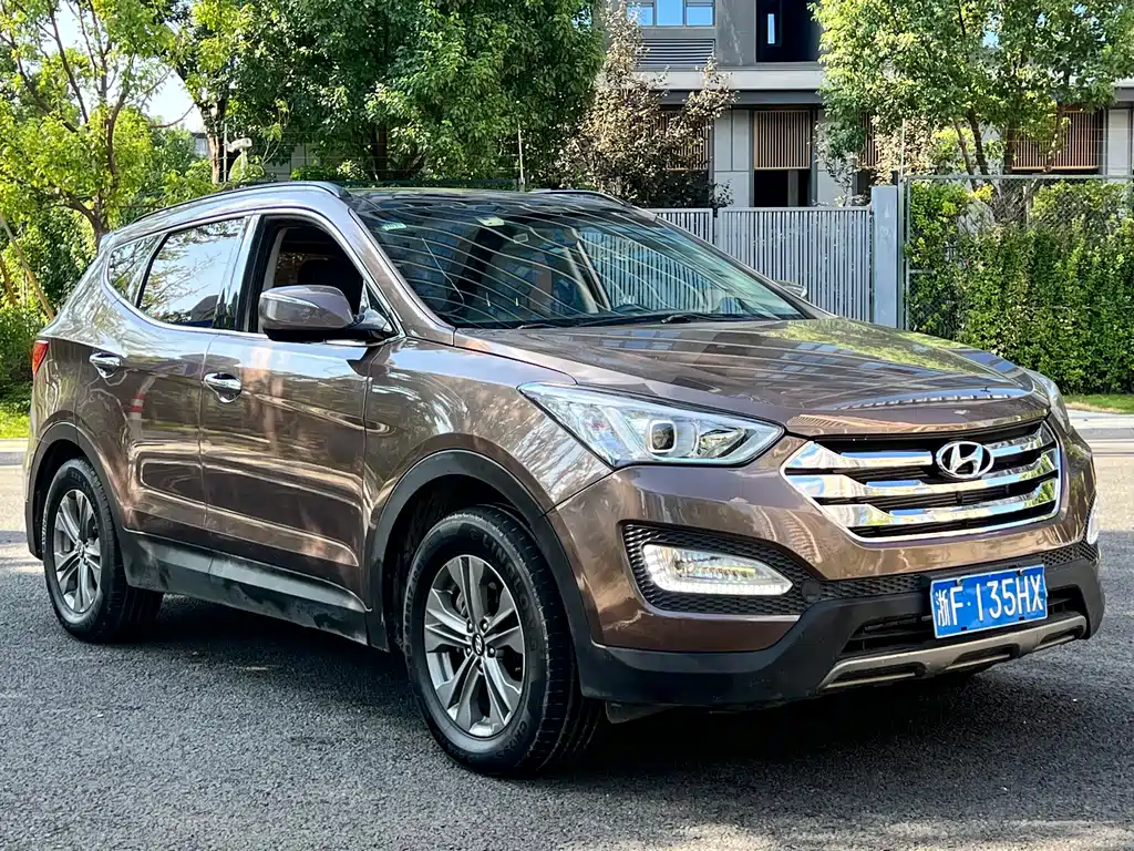 Hyundai Santa Fe 2015 2.4L AT 5 мест