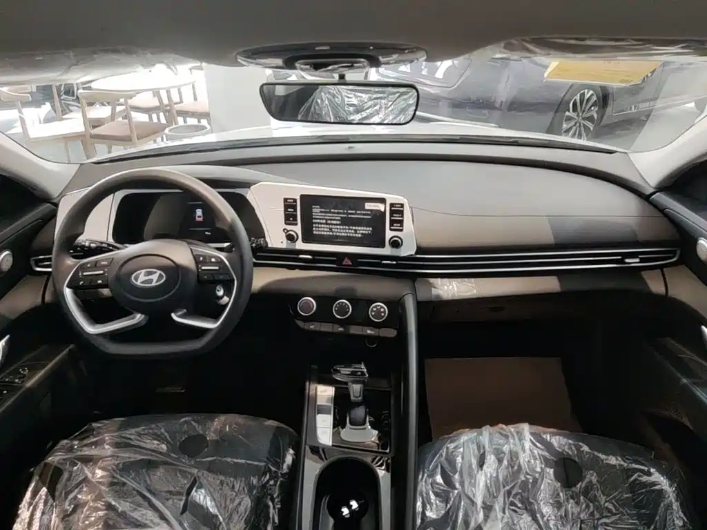 Hyundai Elantra — миниатюра 10