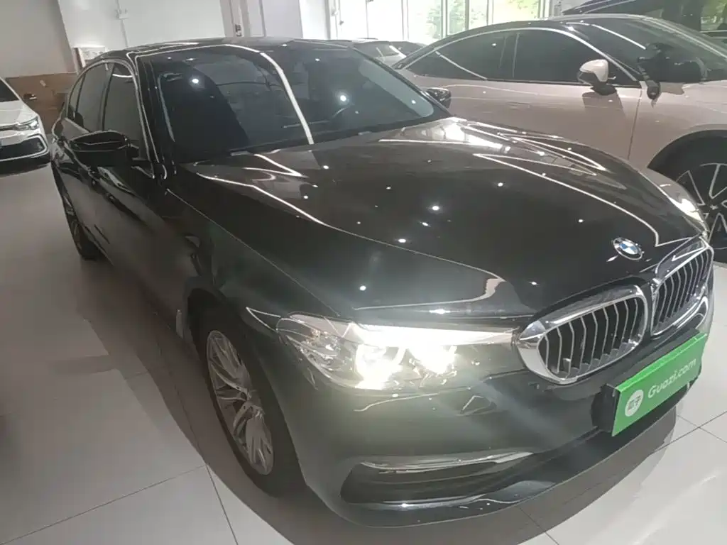 BMW 5 Series — миниатюра 4