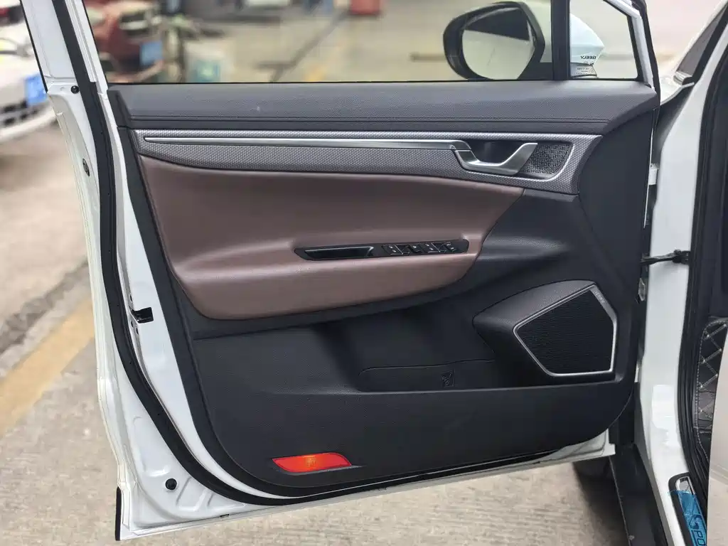 Geely Emgrand GS — миниатюра 16