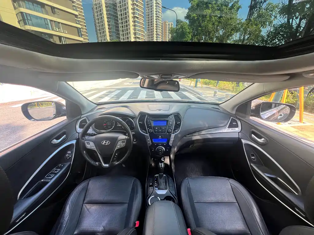 Hyundai Santa Fe 2015 2.4L AT 5 мест