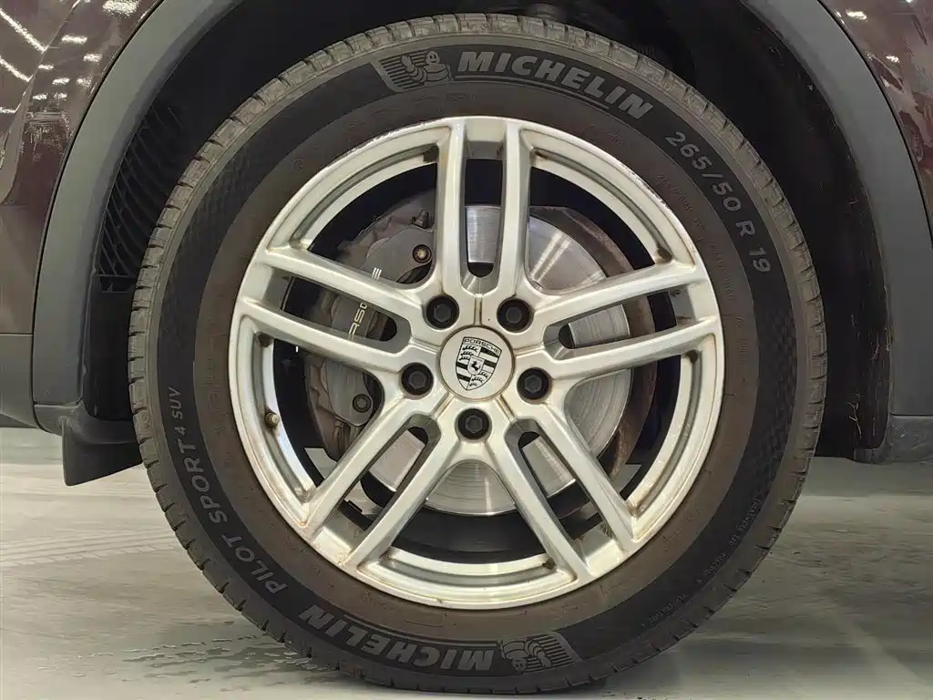 Porsche Cayenne — миниатюра 16