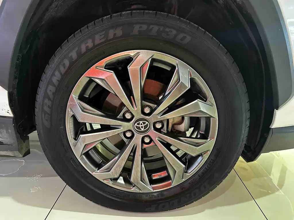 Toyota RAV4 — миниатюра 20