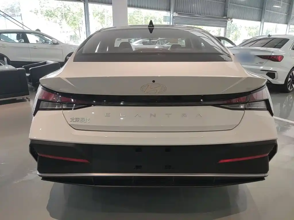 Hyundai Elantra — миниатюра 6