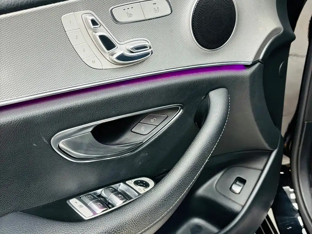Mercedes-Benz E-Class — миниатюра 12