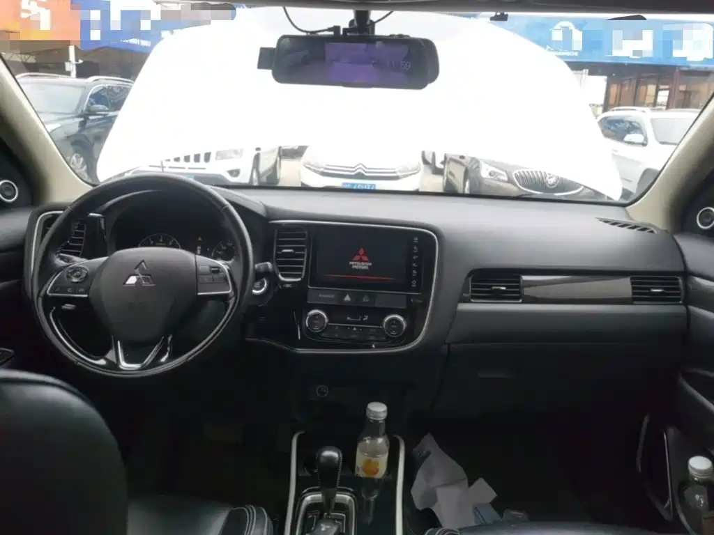 Mitsubishi Outlander — миниатюра 10