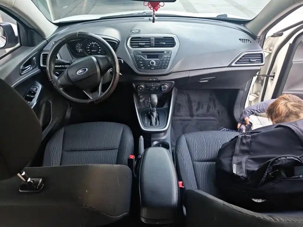 Ford Escort — миниатюра 10