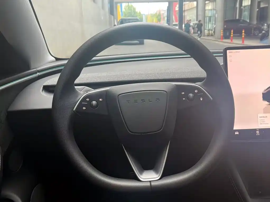 Tesla Model 3 — миниатюра 11