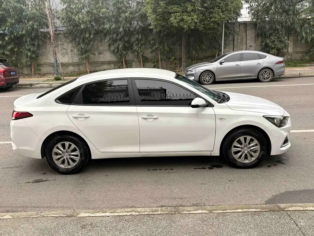Hyundai Elantra — миниатюра 4