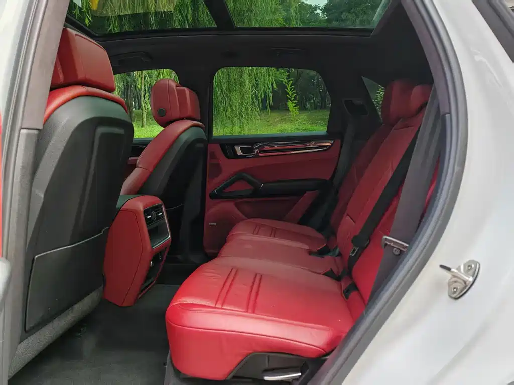 Porsche Cayenne — миниатюра 9
