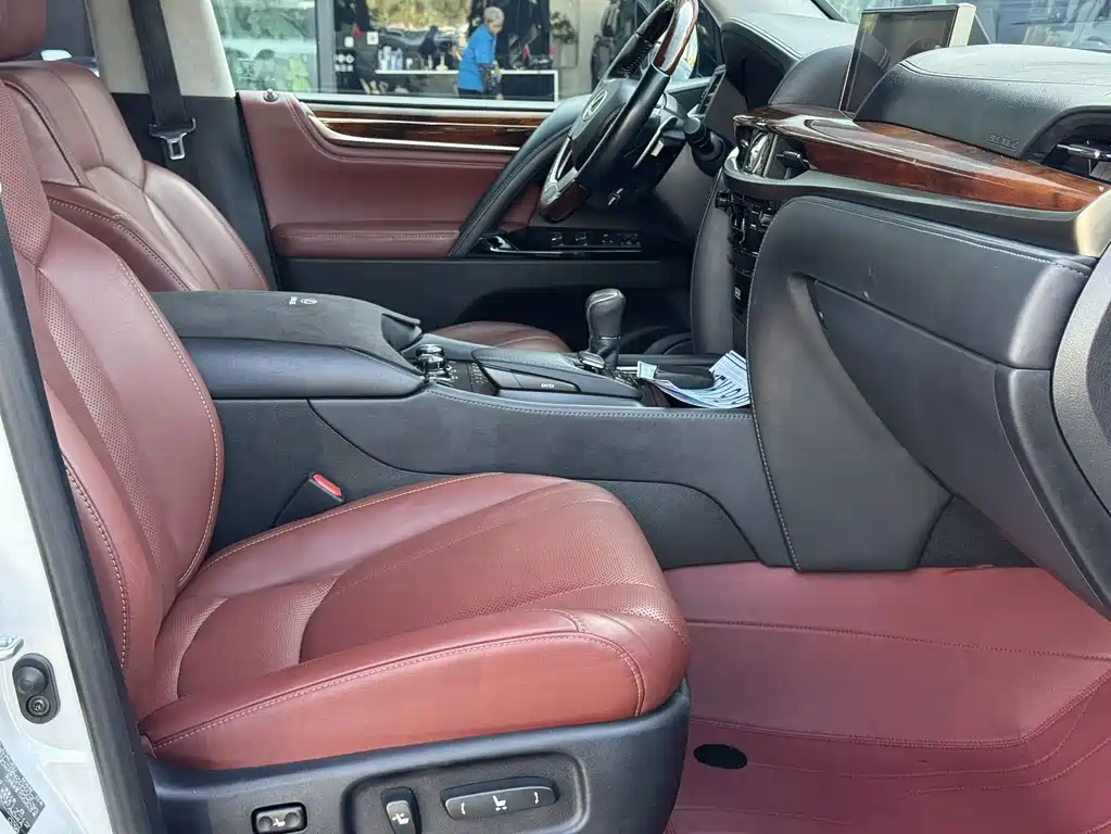 Lexus LX — миниатюра 9