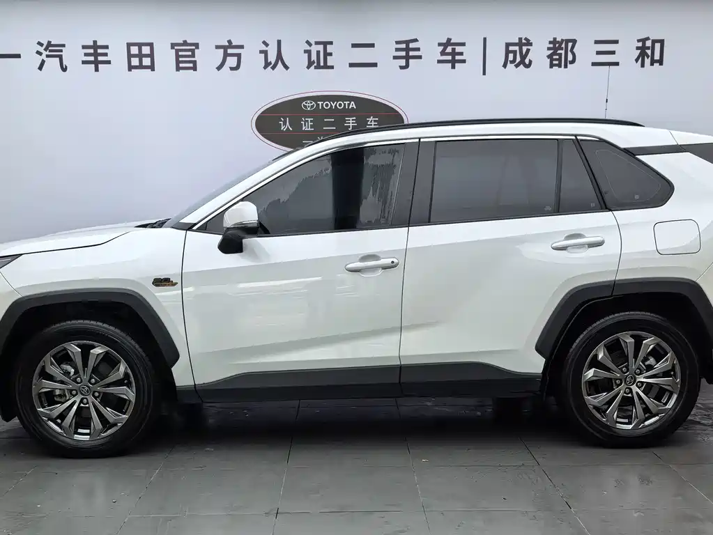 Toyota RAV4 — миниатюра 3