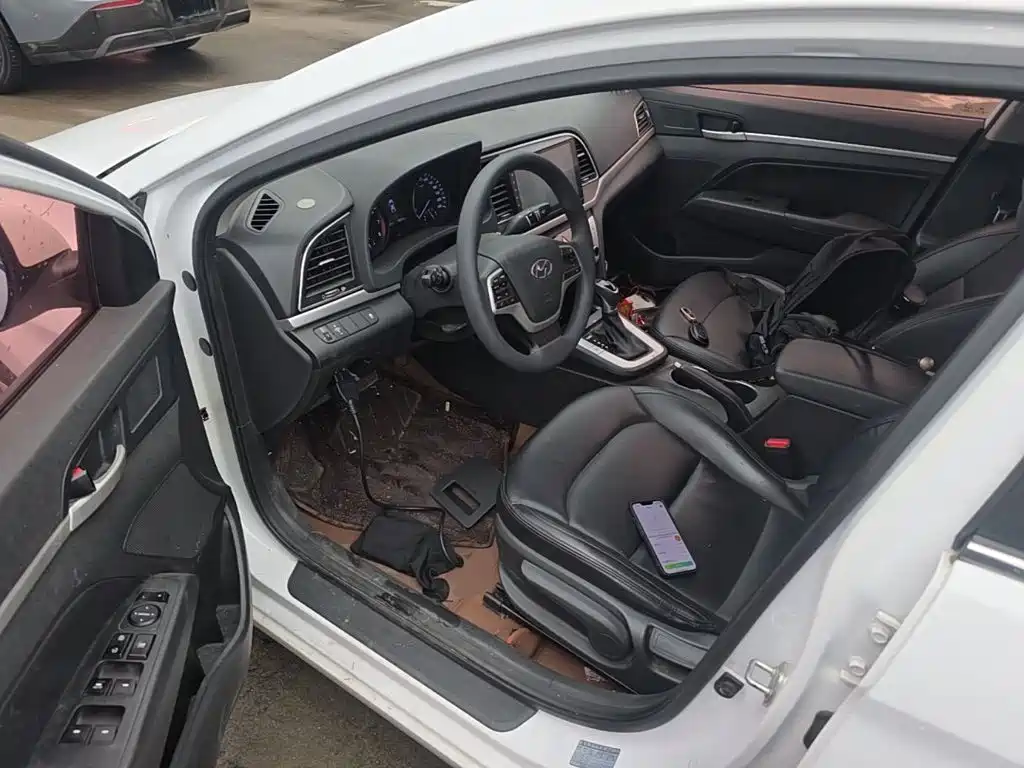 Hyundai Elantra — миниатюра 20