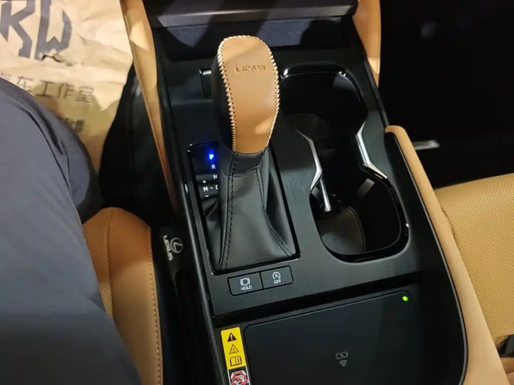 Lexus ES — миниатюра 10