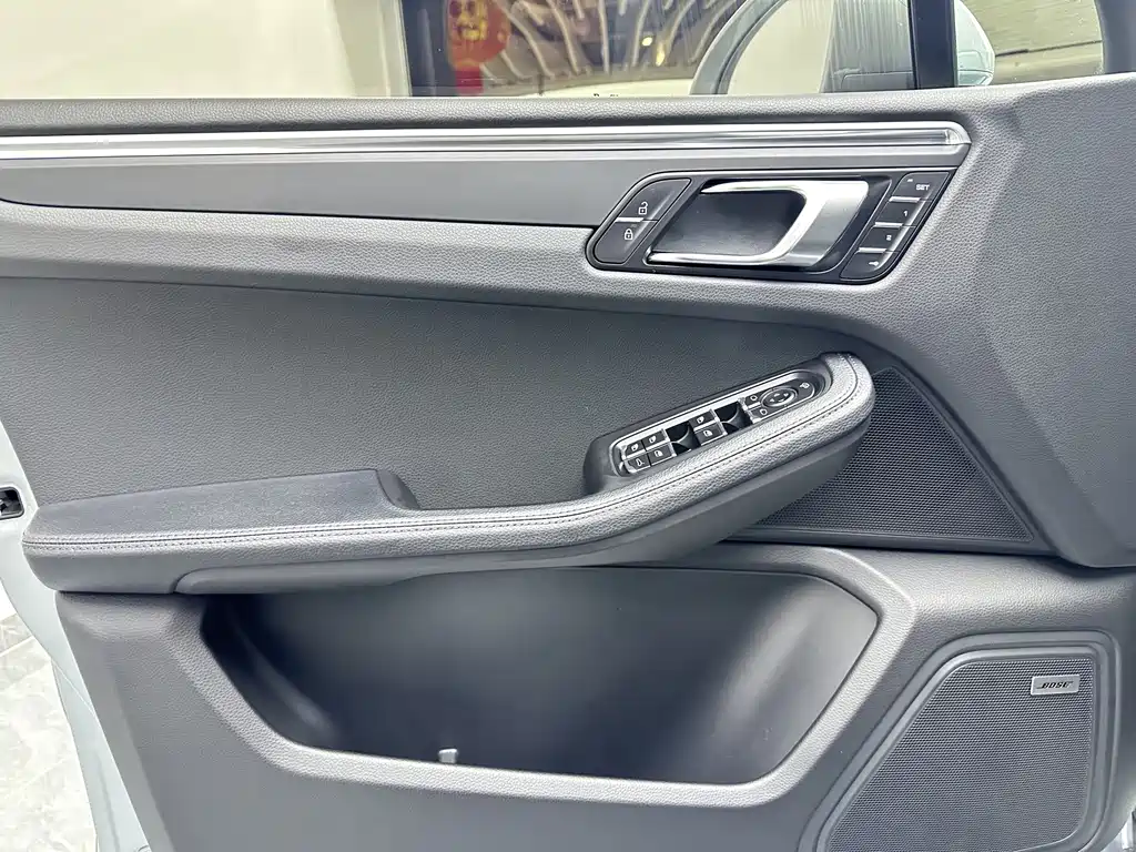 Porsche Macan — миниатюра 15