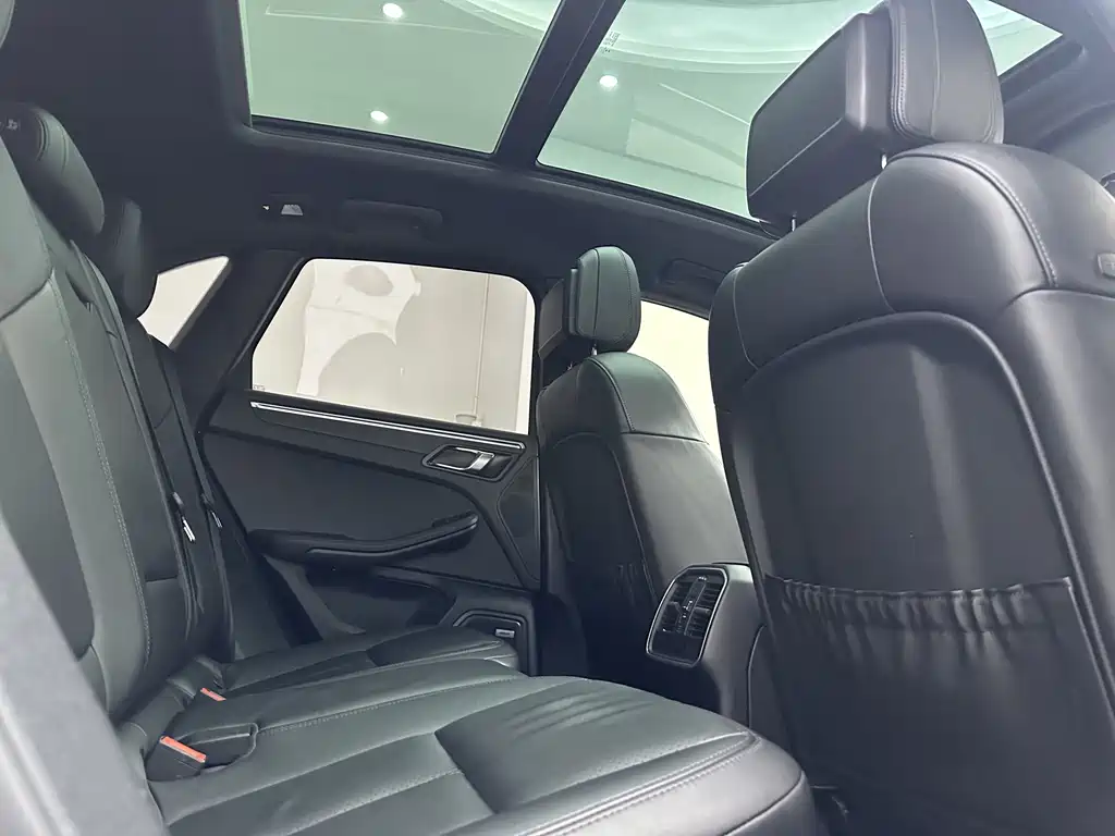 Porsche Macan — миниатюра 11