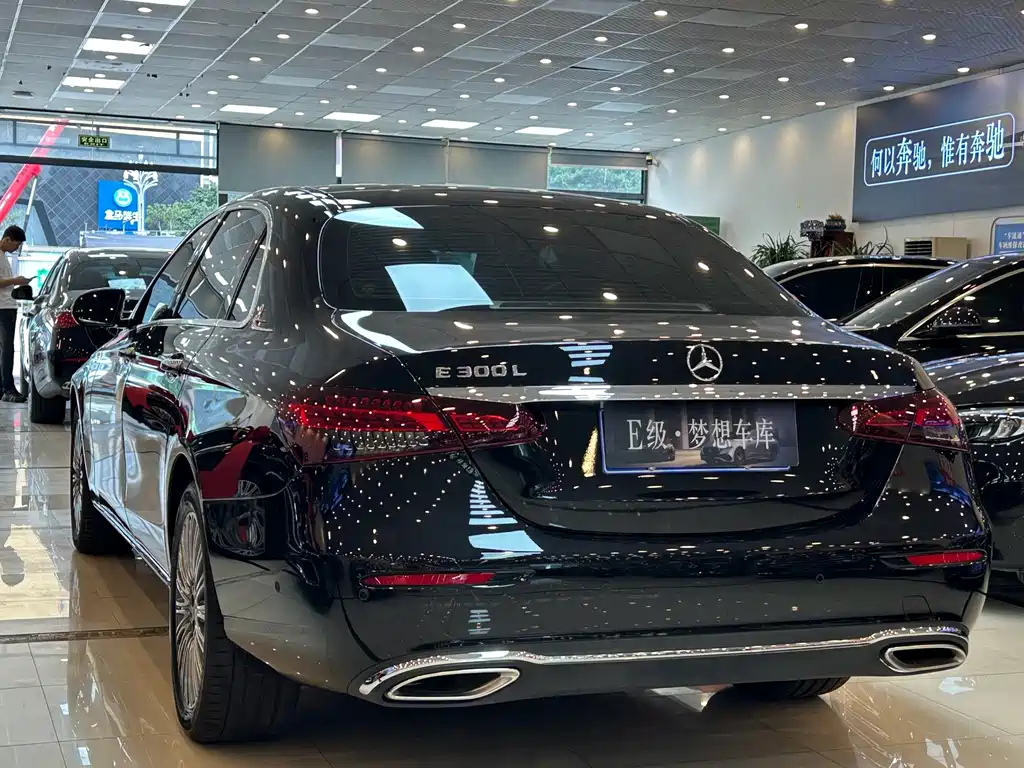 Mercedes-Benz E-Class — миниатюра 15