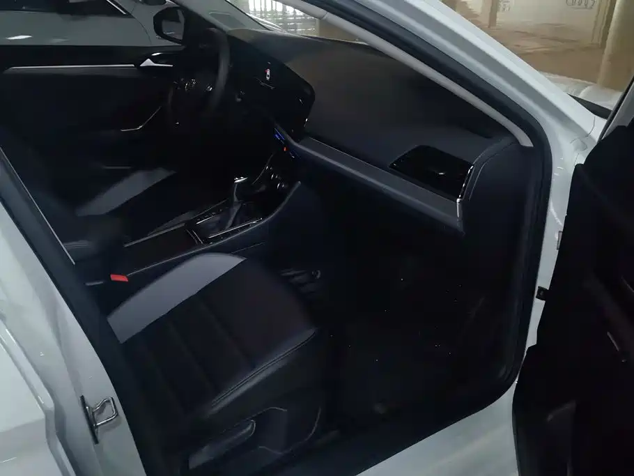 Volkswagen Sagitar 2022 200TSI DSG