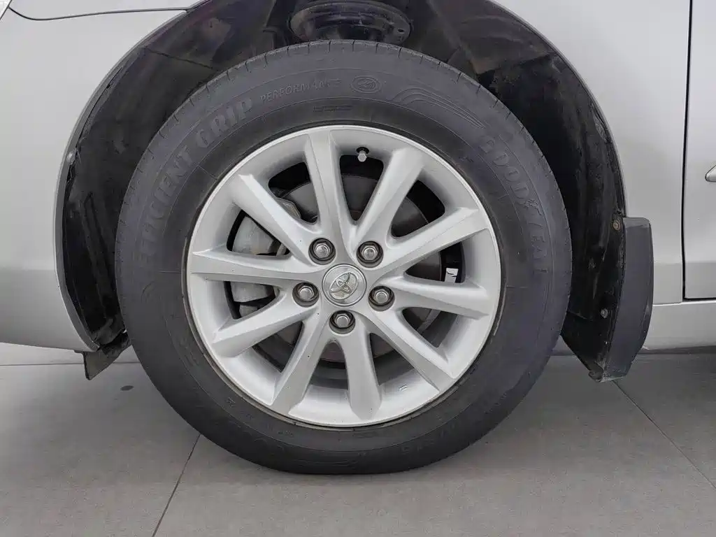 Toyota Camry — миниатюра 17
