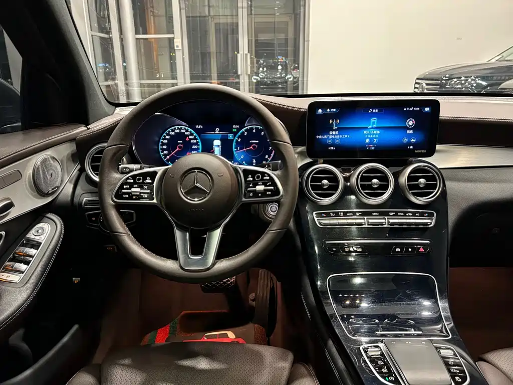 MERCEDES-BENZ GLC