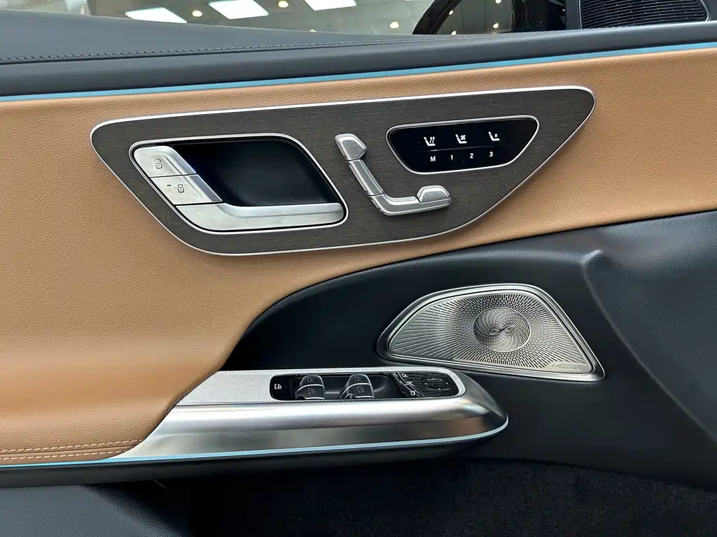 Mercedes-Benz E-Class — миниатюра 8
