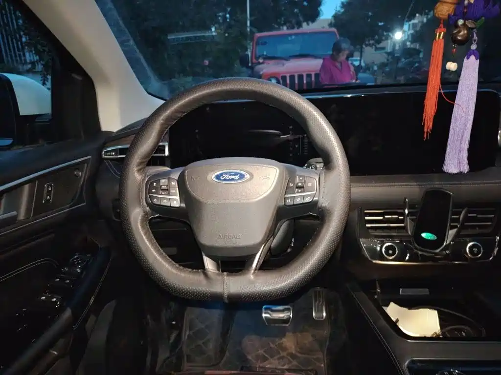 Ford Edge — миниатюра 6