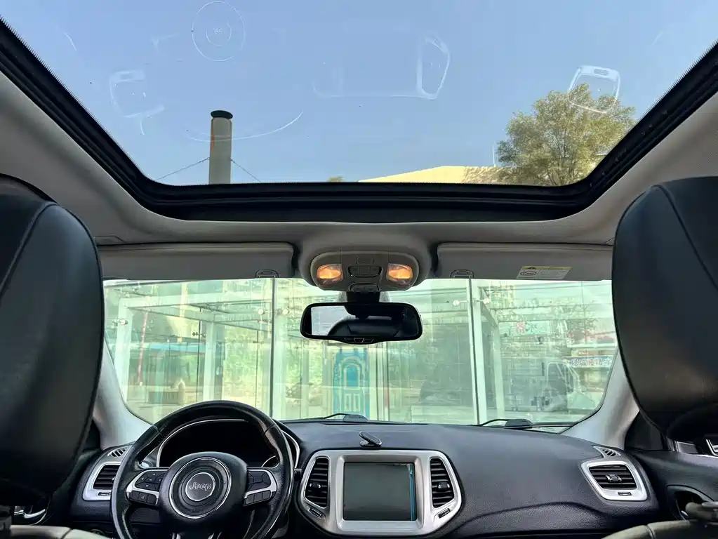 Jeep Compass — миниатюра 10