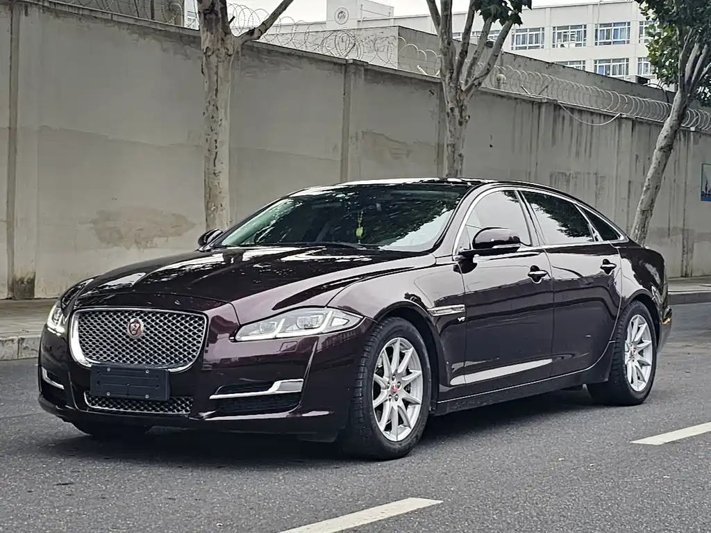 Jaguar XJ