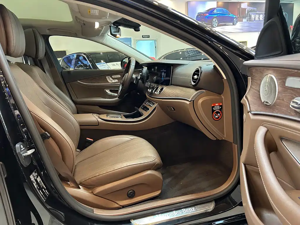 Mercedes-Benz E-Class — миниатюра 13