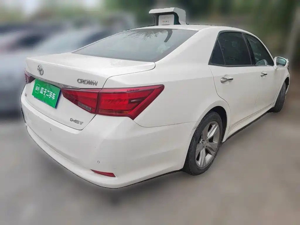 Toyota Crown — миниатюра 6