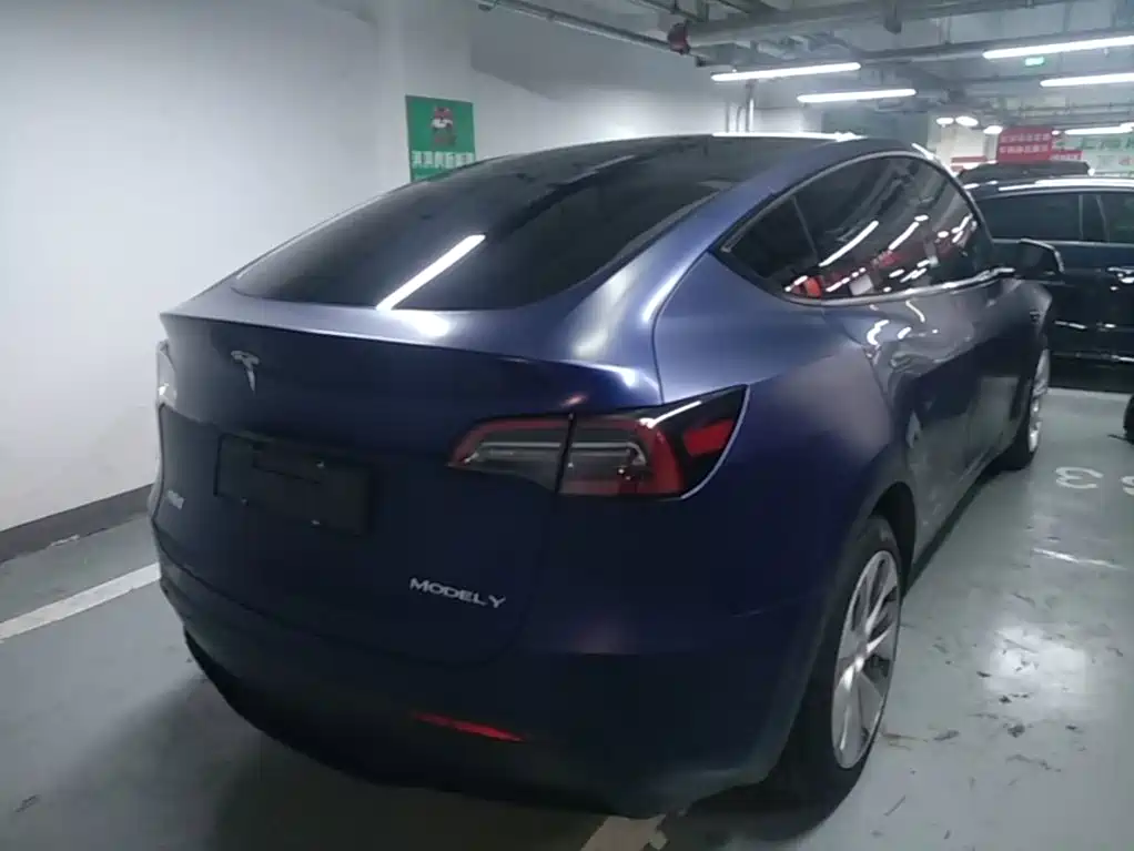 Tesla Model Y — миниатюра 7