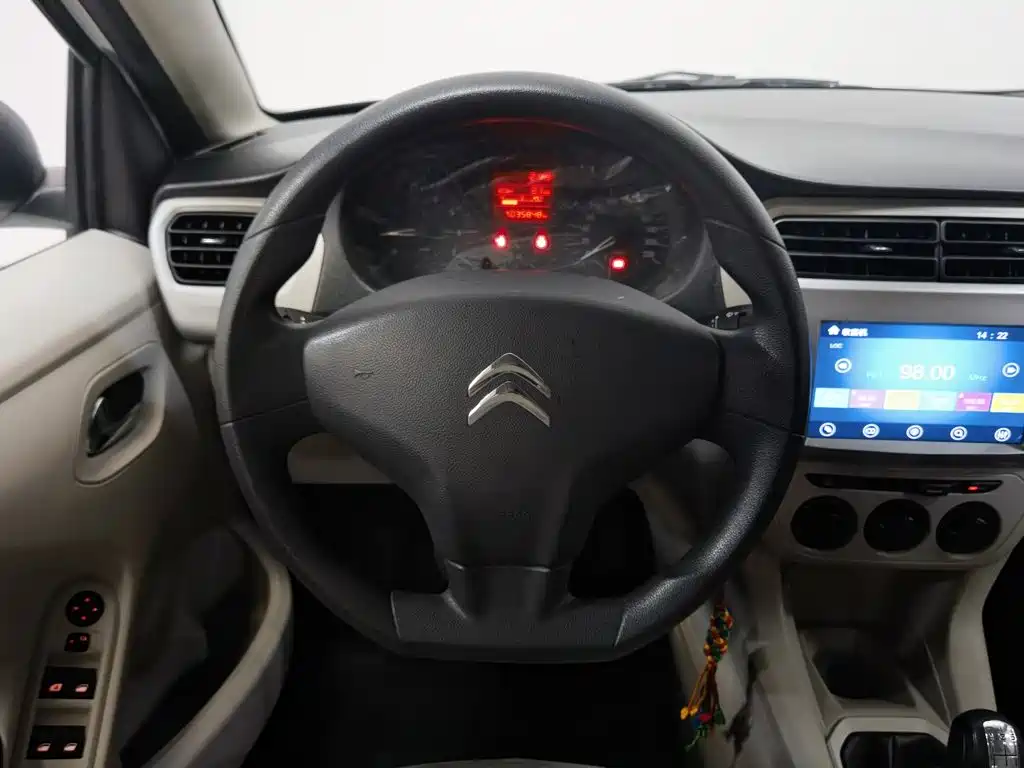 Citroen Elysee — миниатюра 11