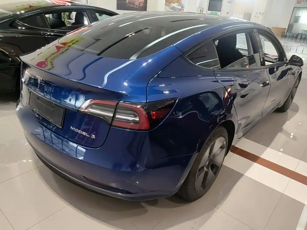 Tesla Model 3 — миниатюра 7