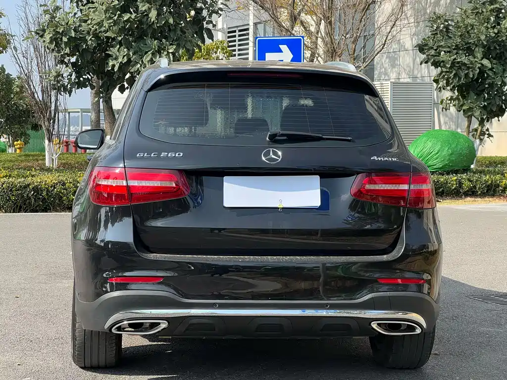 MERCEDES-BENZ GLC