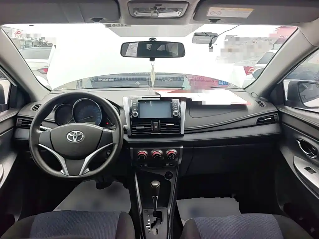 Toyota Yaris L — миниатюра 10