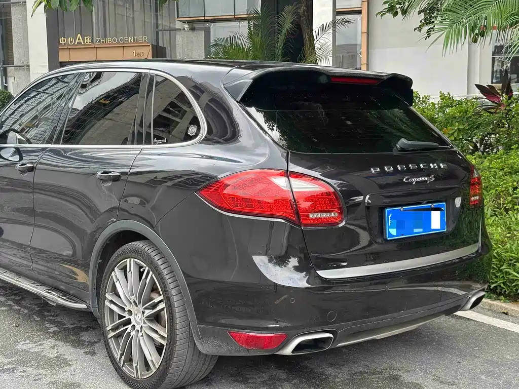 Porsche Cayenne — миниатюра 5