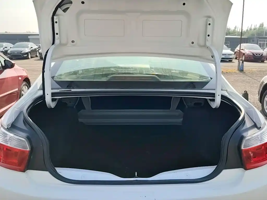 Citroen Elysee — миниатюра 19