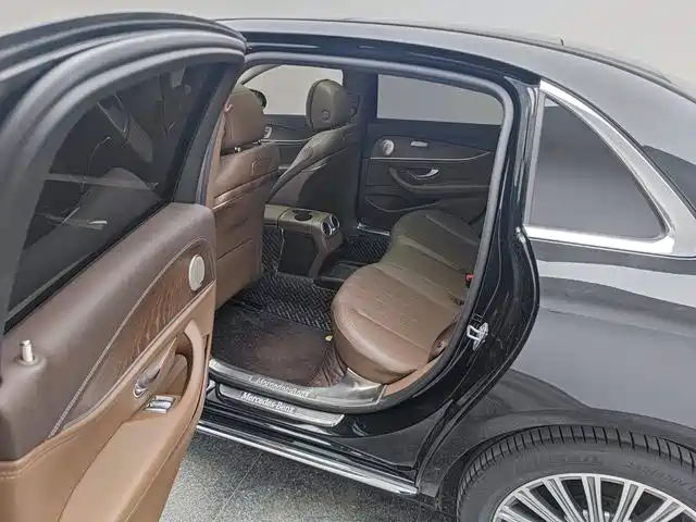 Mercedes-Benz E-Class — миниатюра 8