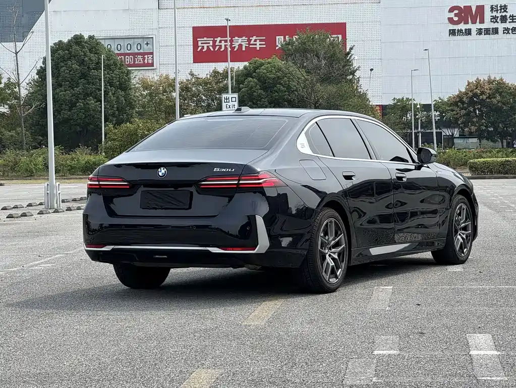 BMW 5 Series — миниатюра 4