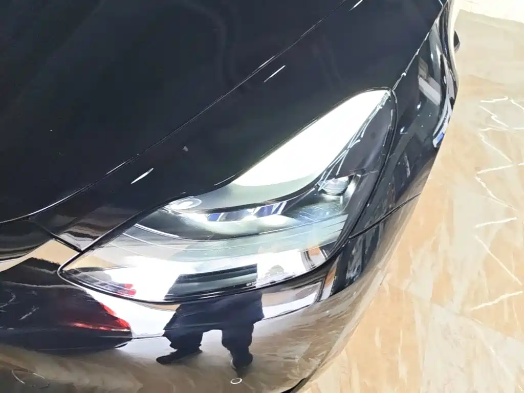 Tesla Model Y — миниатюра 24