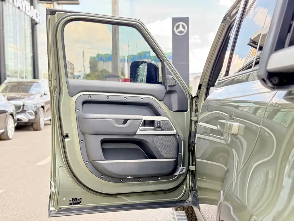 Land Rover Defender — миниатюра 15
