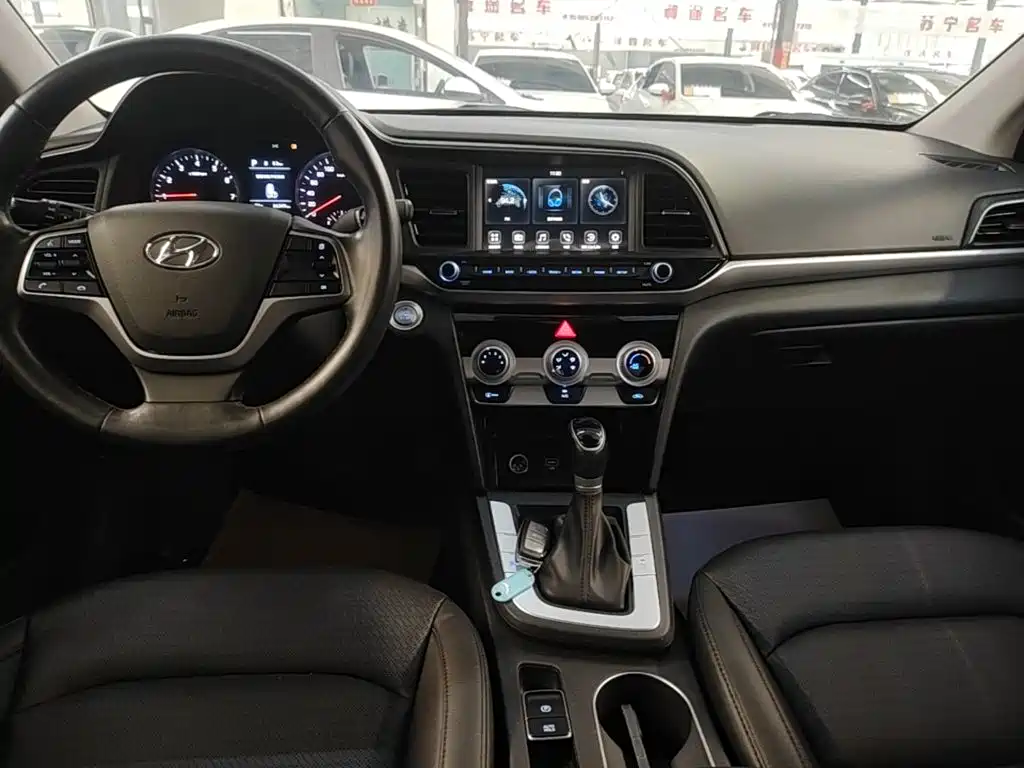 Hyundai Elantra — миниатюра 13