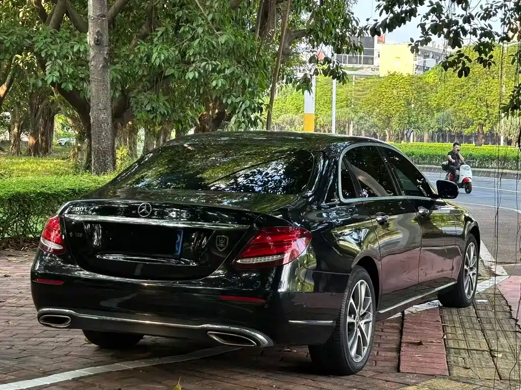 Mercedes-Benz E-Class — миниатюра 5