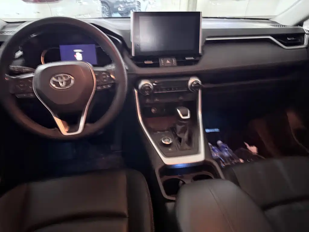 Toyota RAV4 — миниатюра 13