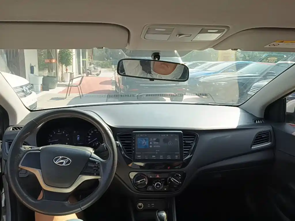 Hyundai Verna — миниатюра 18
