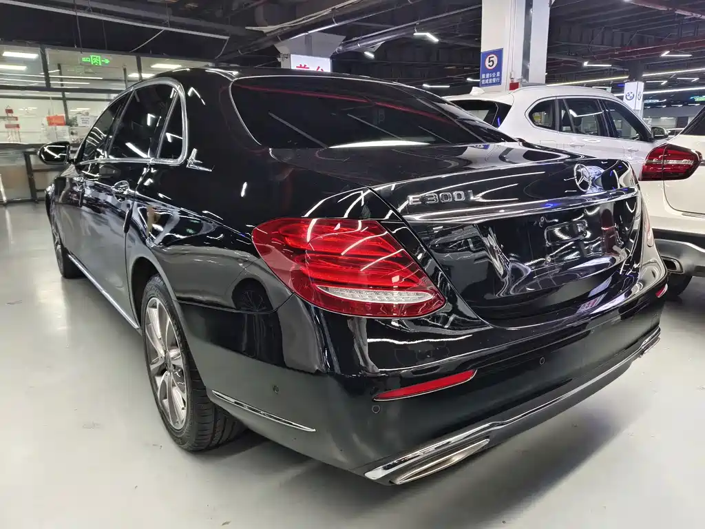 Mercedes-Benz E-Class — миниатюра 16