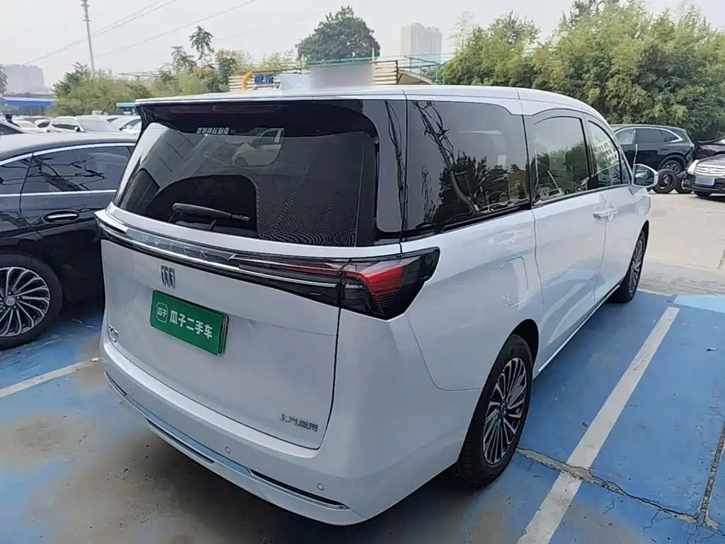 Buick GL8 Hybrid — миниатюра 7